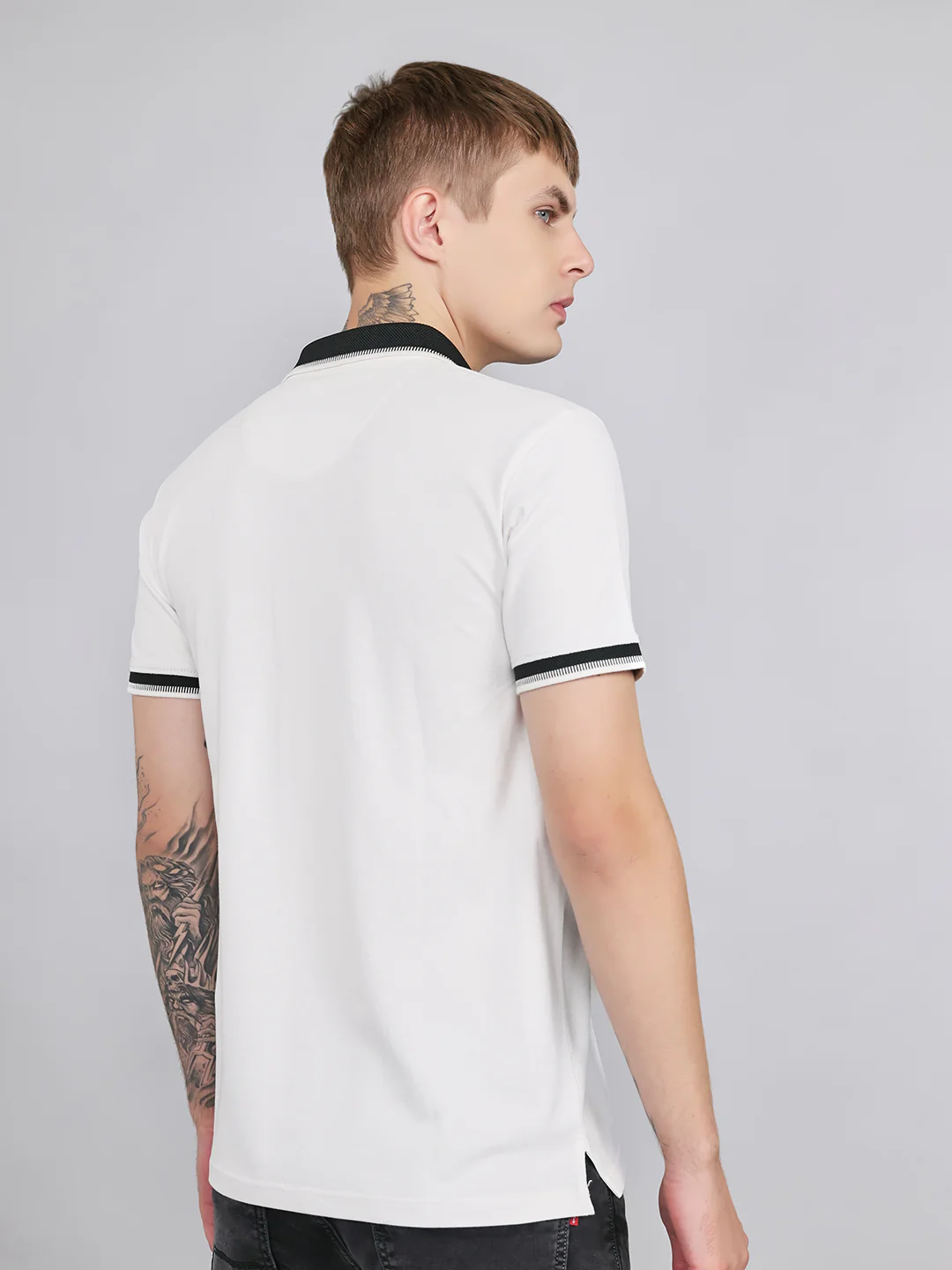 Men White Solid Collar Half Sleeve T-Shirt - Image 4