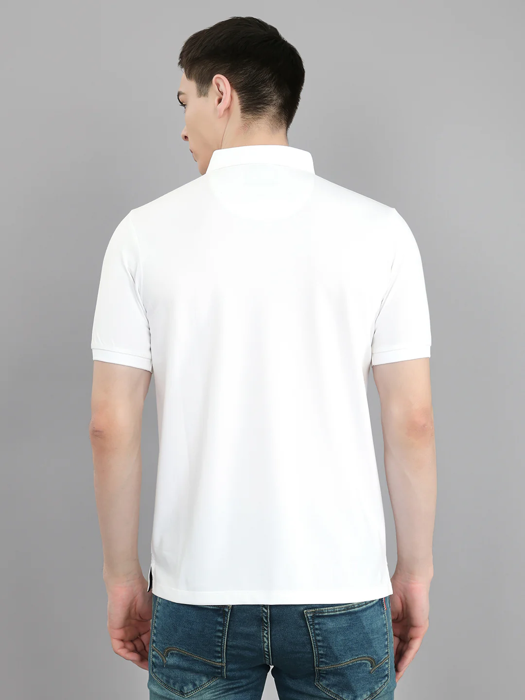 Men White Solid Collar Half Sleeve T-Shirt - Image 4