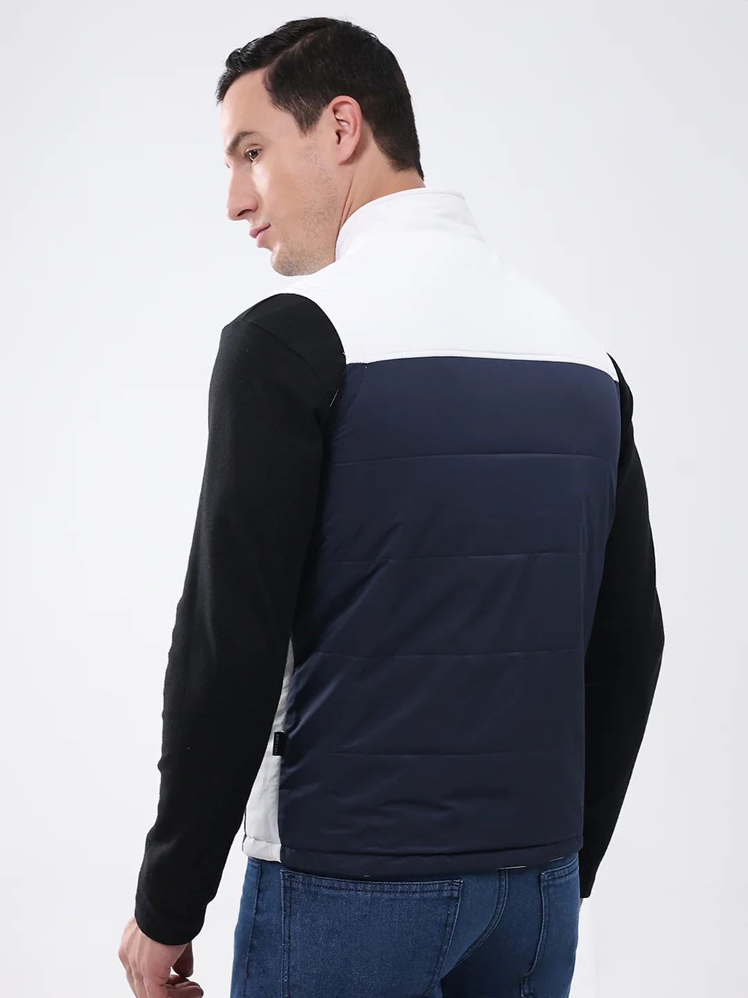 Men White Solid Detachable Hood Sleeveless Reversible Jacket - Image 8