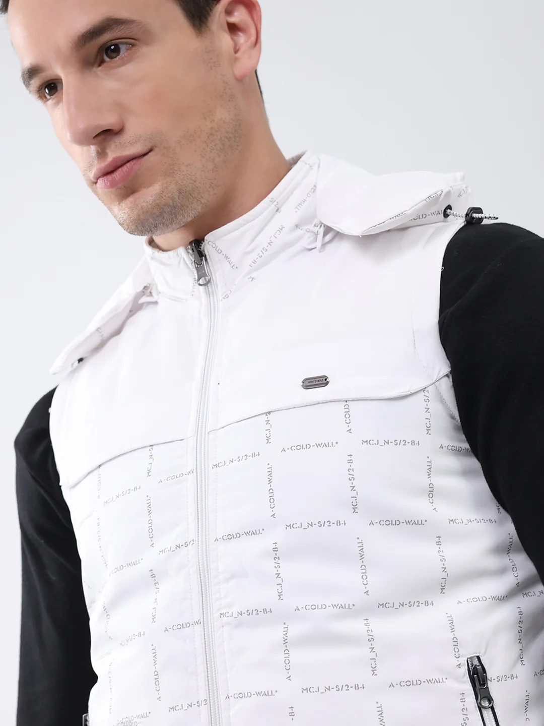 Men White Solid Detachable Hood Sleeveless Reversible Jacket - Image 9