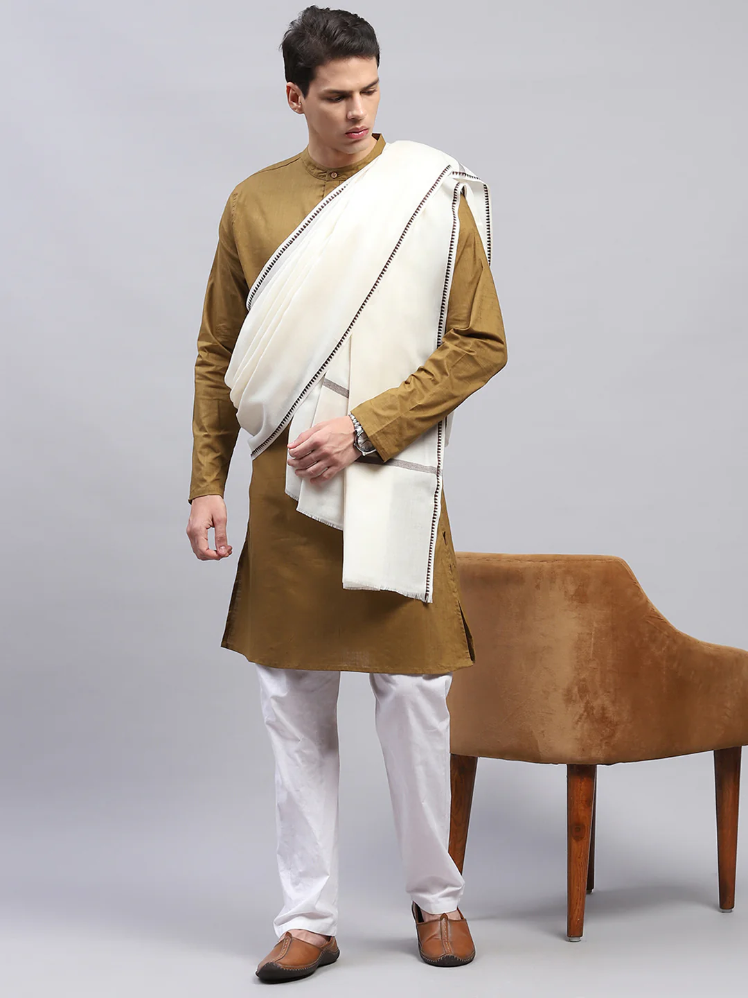 Men White Solid Lohi Shawl - Image 2