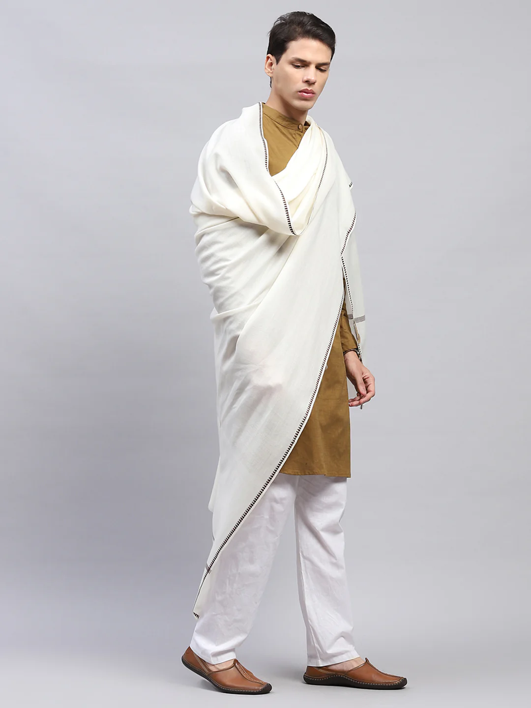 Men White Solid Lohi Shawl - Image 5