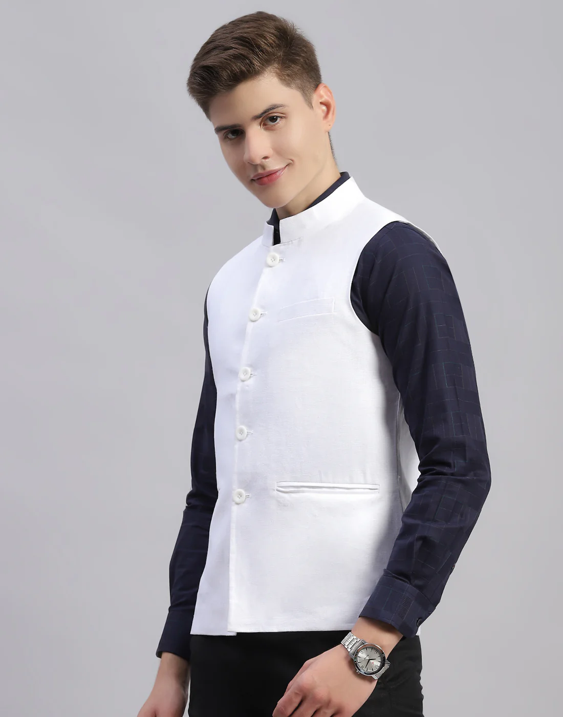 Men White Solid Mandarin Neck Sleeveless Nehru Jacket - Image 3