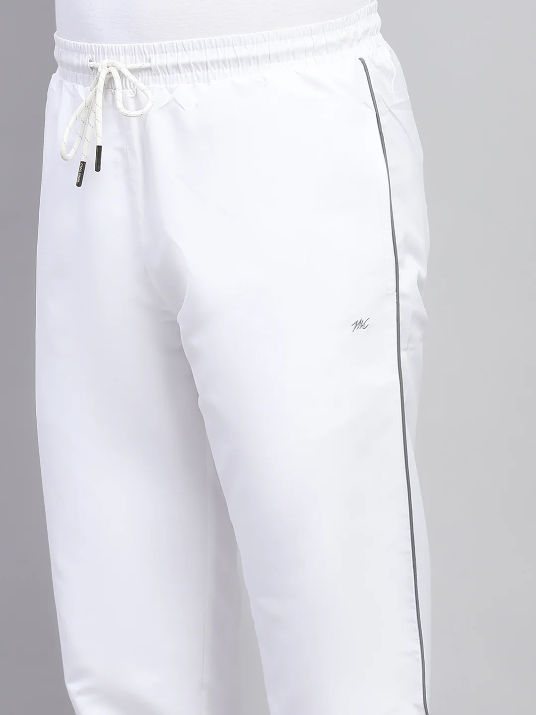 Men White Solid Mock Neck Full Sleeve Winter Tracksuit - Image 8