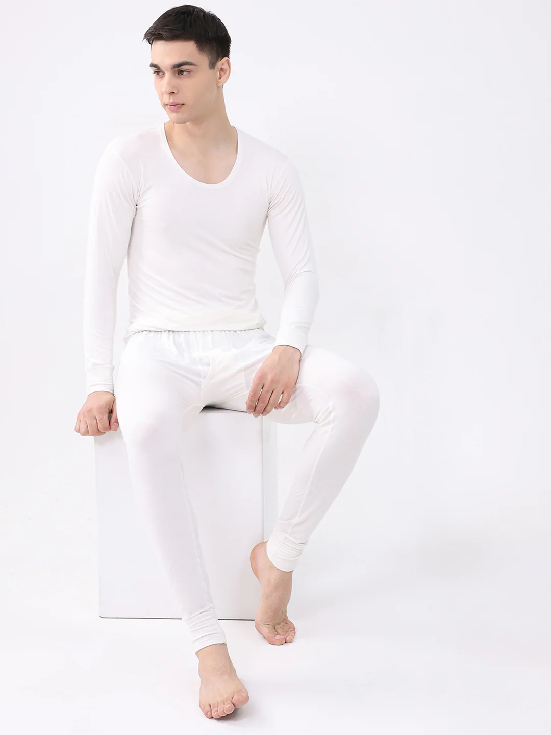 Men White Solid Round Neck Full Sleeve Thermal Vest - Image 2