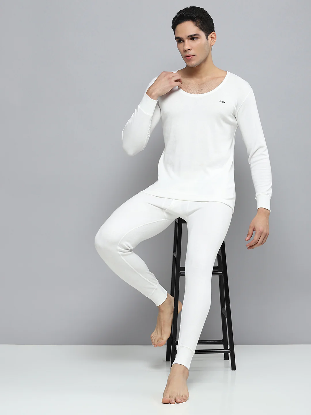 Men White Solid Round Neck Full Sleeve Thermal Vest - Image 2
