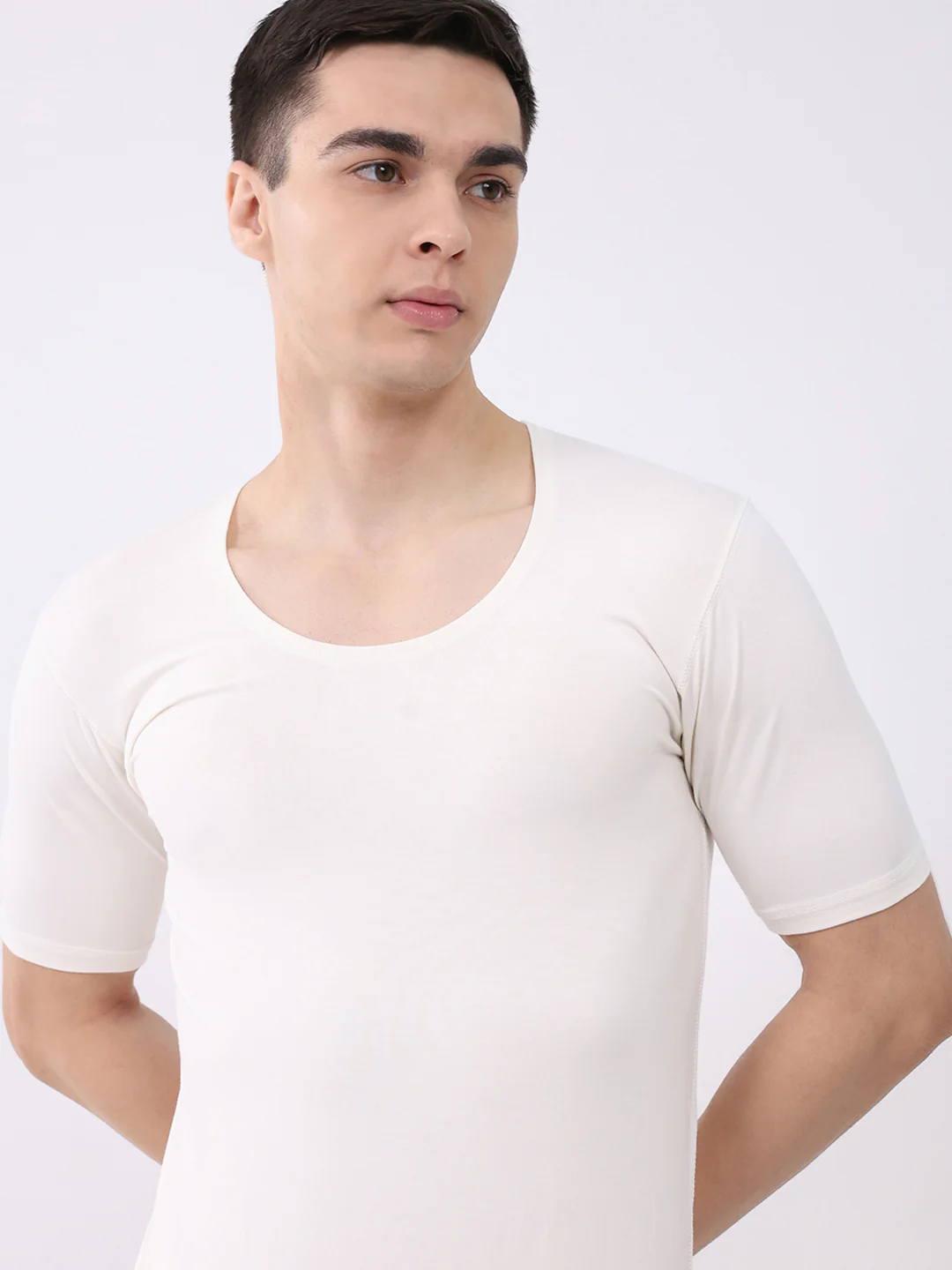 Men White Solid Round Neck Half Sleeve Thermal Vest - Image 6