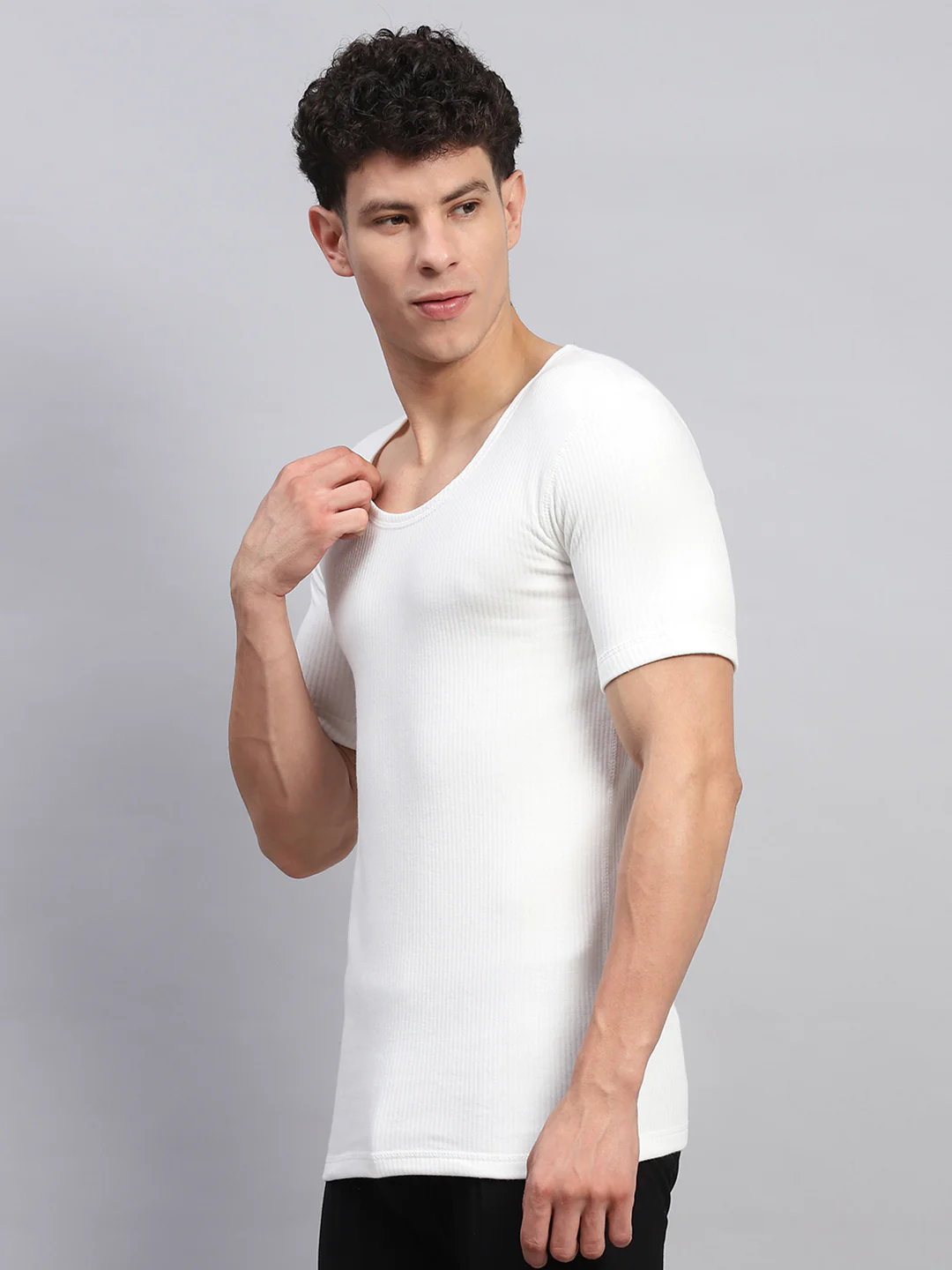 Men White Solid Round Neck Half Sleeve Thermal Vest - Image 3