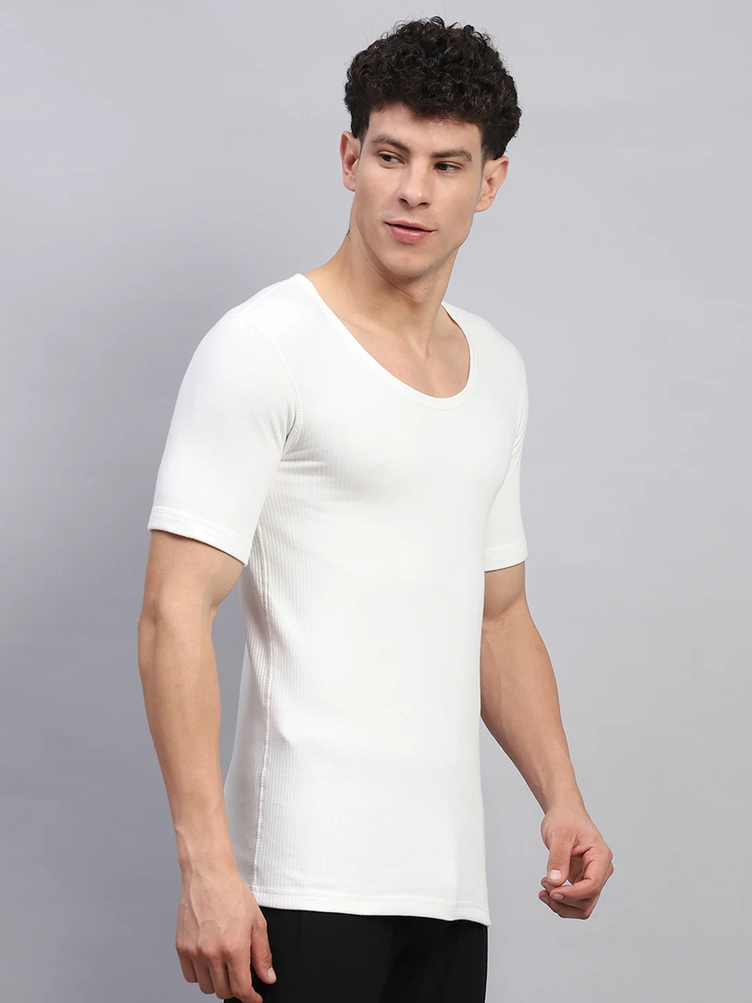 Men White Solid Round Neck Half Sleeve Thermal Vest - Image 4