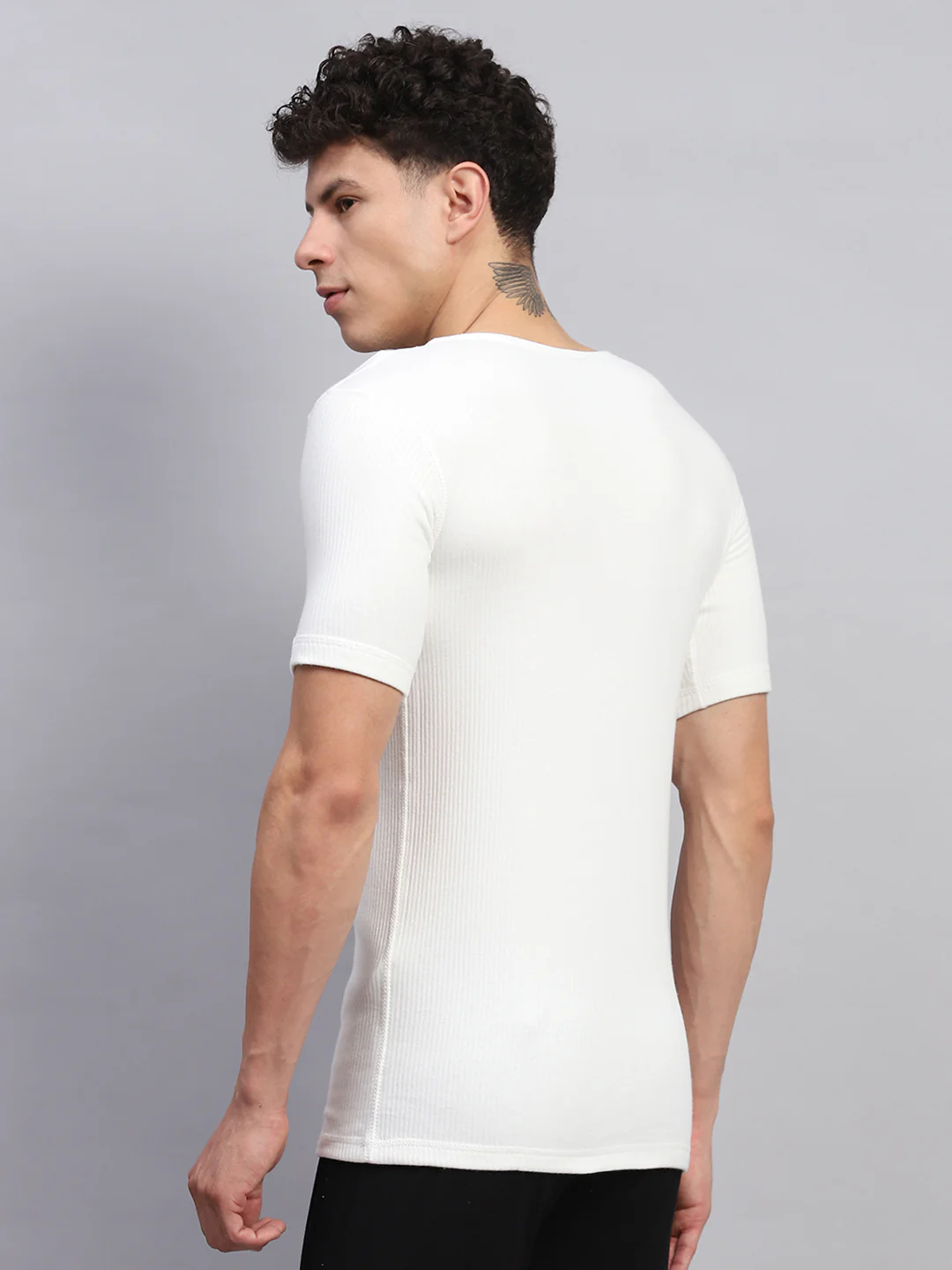 Men White Solid Round Neck Half Sleeve Thermal Vest - Image 5