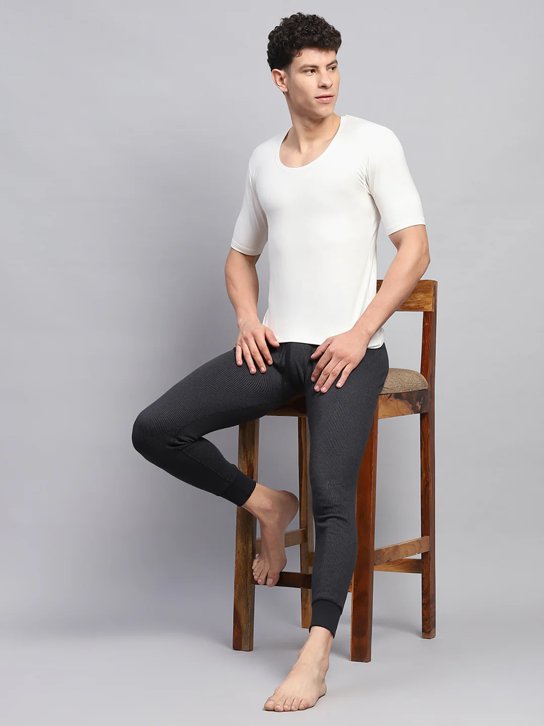 Men White Solid Round Neck Half Sleeve Thermal Vest - Image 2