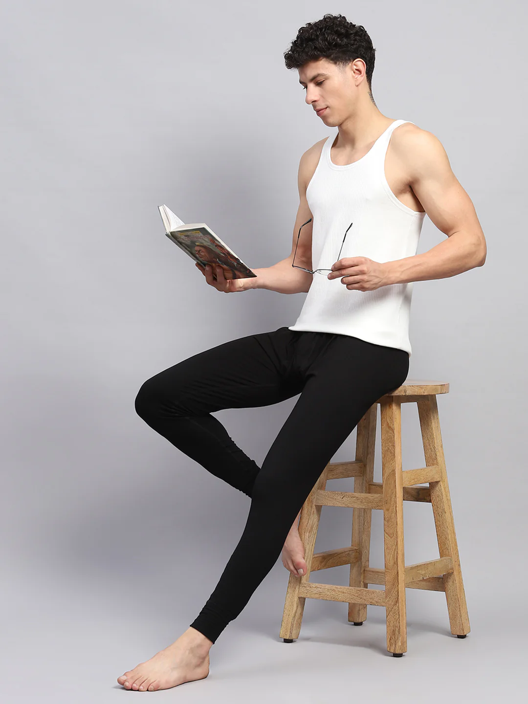 Men White Solid Round Neck Sleeveless Thermal Vest - Image 2