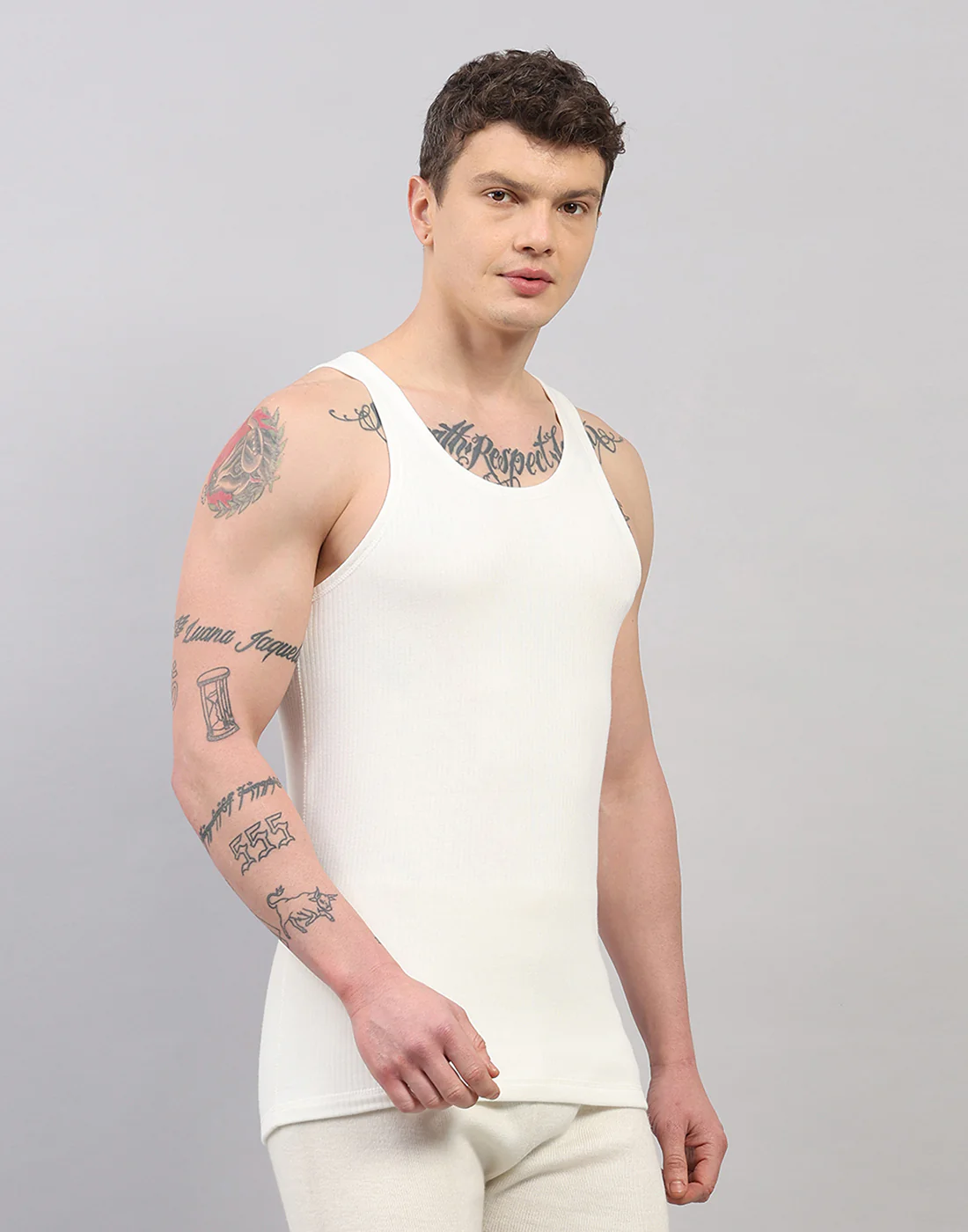 Men White Solid Round Neck Sleeveless Thermal Vest - Image 3