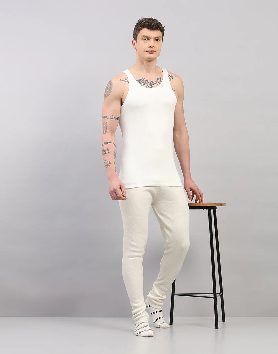 Men White Solid Round Neck Sleeveless Thermal Vest - Image 5