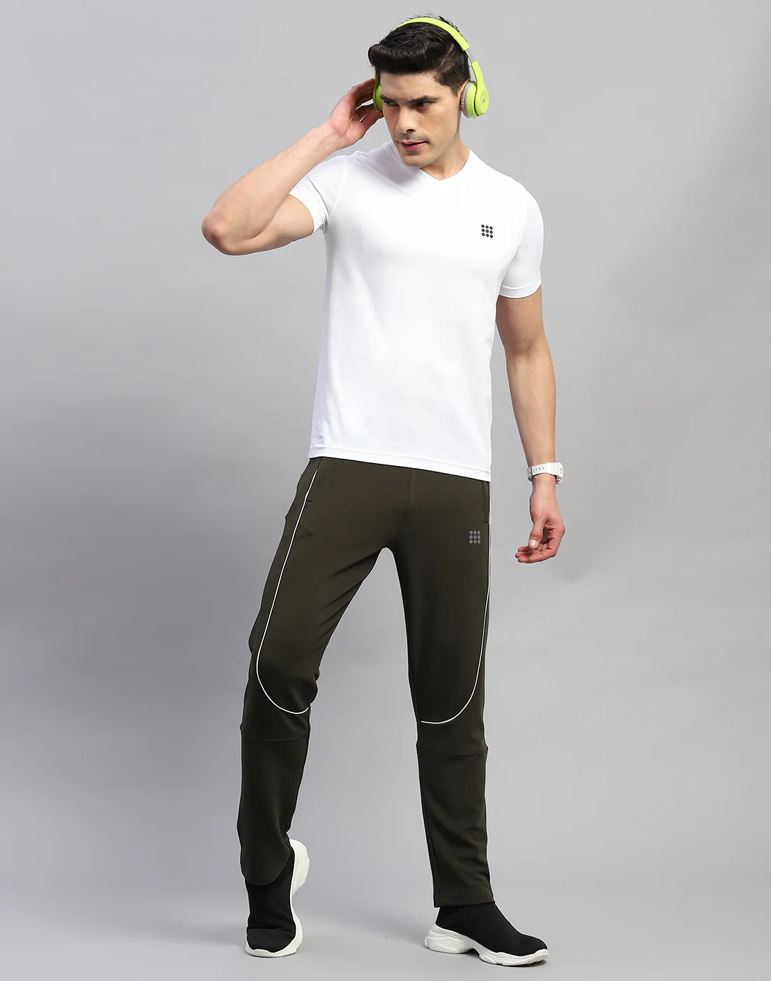 Rock.it Men White Solid V Neck Half Sleeve T-Shirt - Image 2
