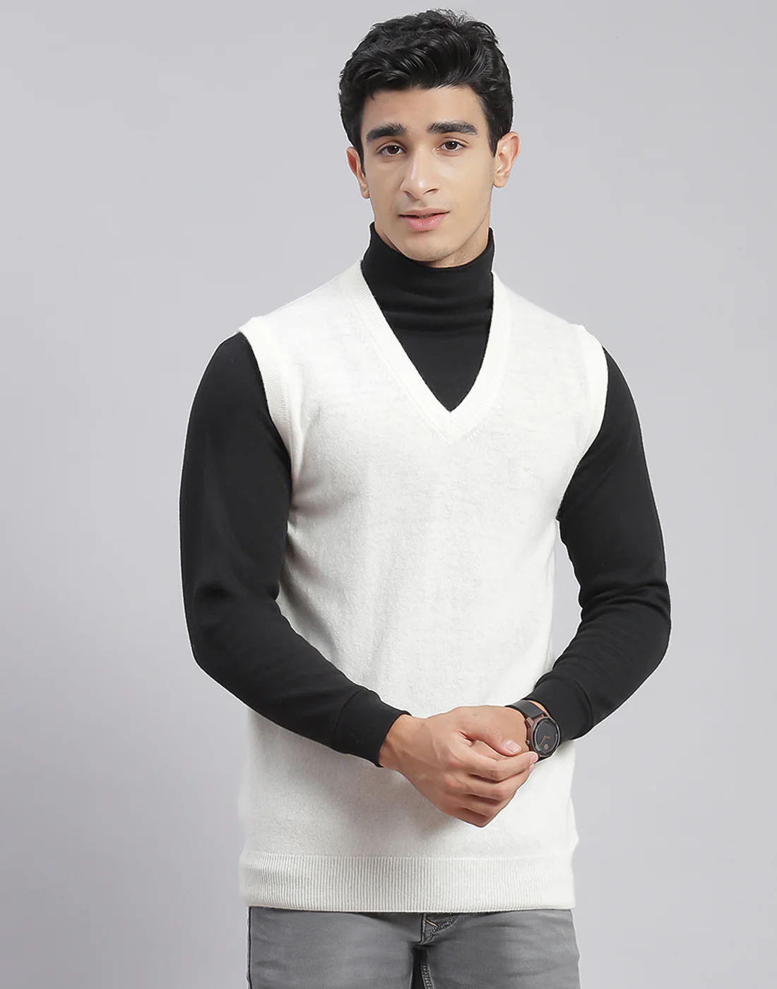 Men White Solid V Neck Sleeveless Sweater - Image 2