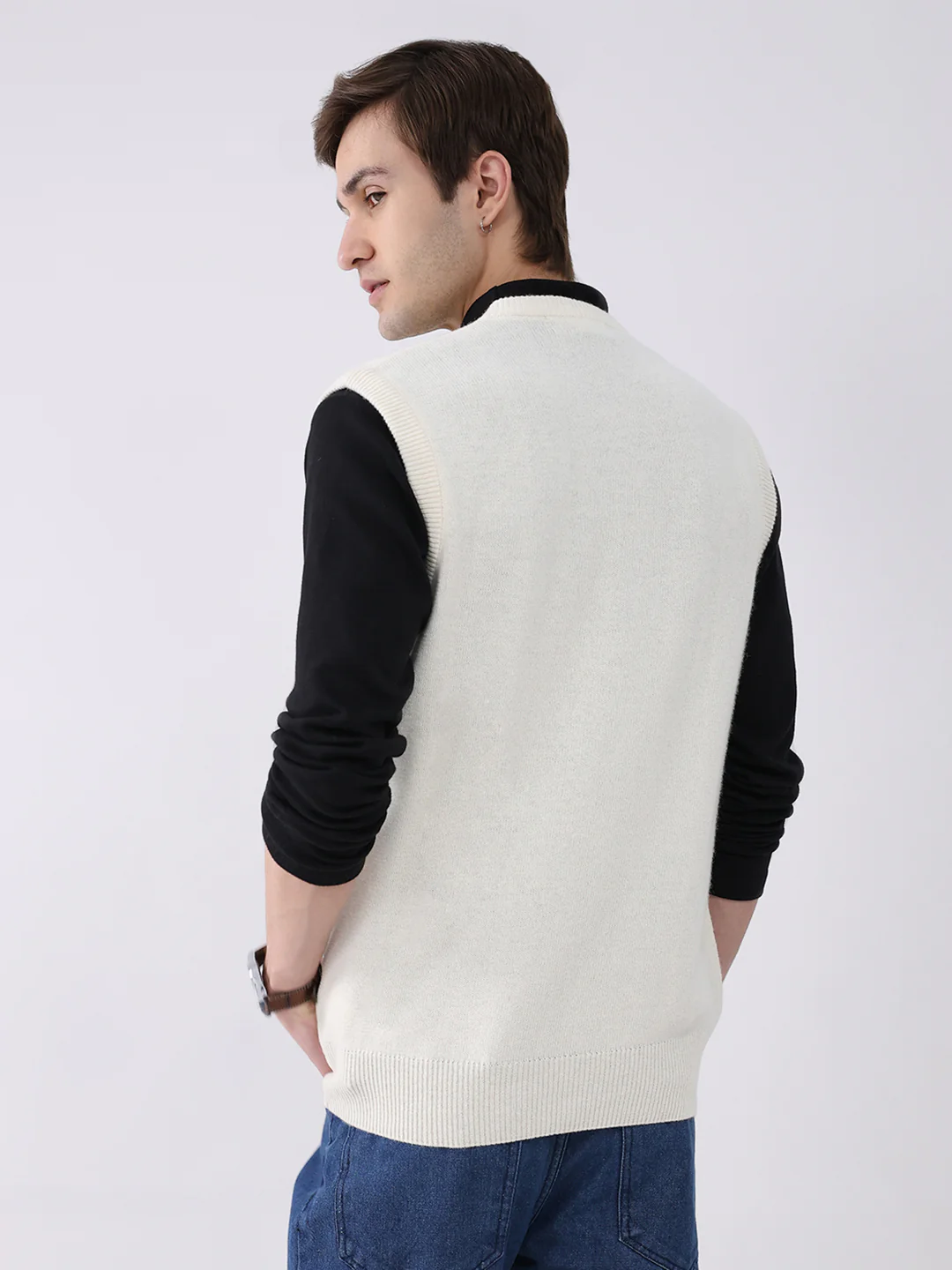 Men White Solid V Neck Sleeveless Sweater - Image 5