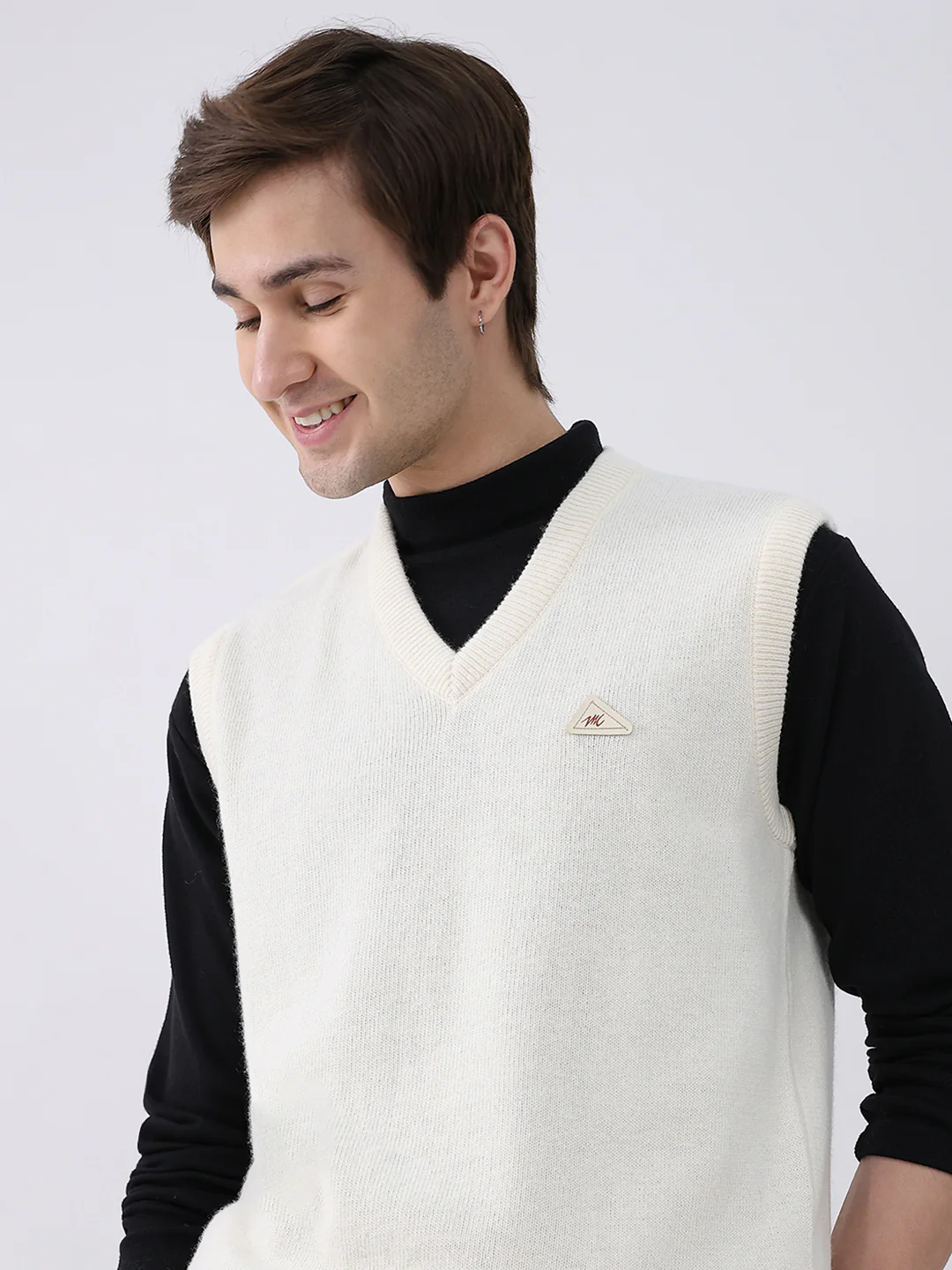 Men White Solid V Neck Sleeveless Sweater - Image 7