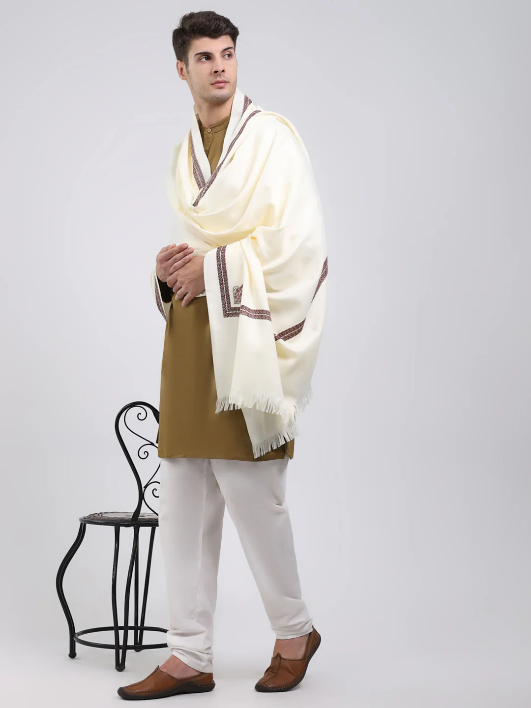 Men White Solid Wool Blend Lohi Shawl - Image 2