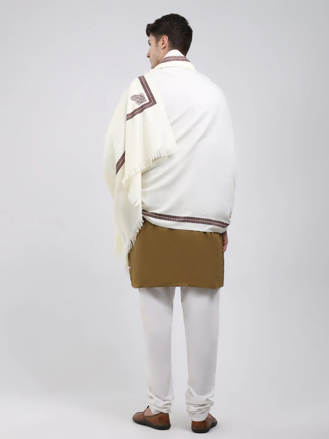 Men White Solid Wool Blend Lohi Shawl - Image 5