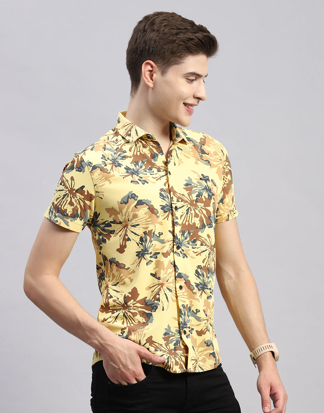 Men Yellow Floral Print Collar Half Sleeve Shirt - Image 4