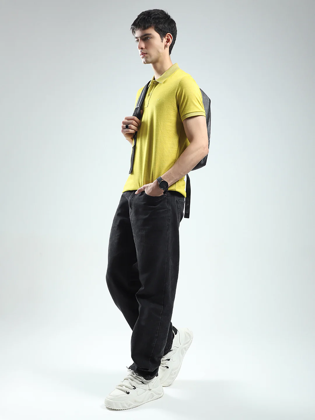 Men Yellow Solid Collar Half Sleeve T-Shirt - Image 2