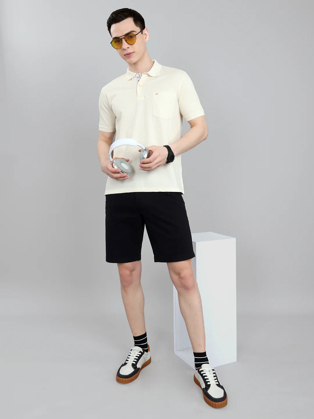 Men Yellow Solid Collar Half Sleeve T-Shirt - Image 6