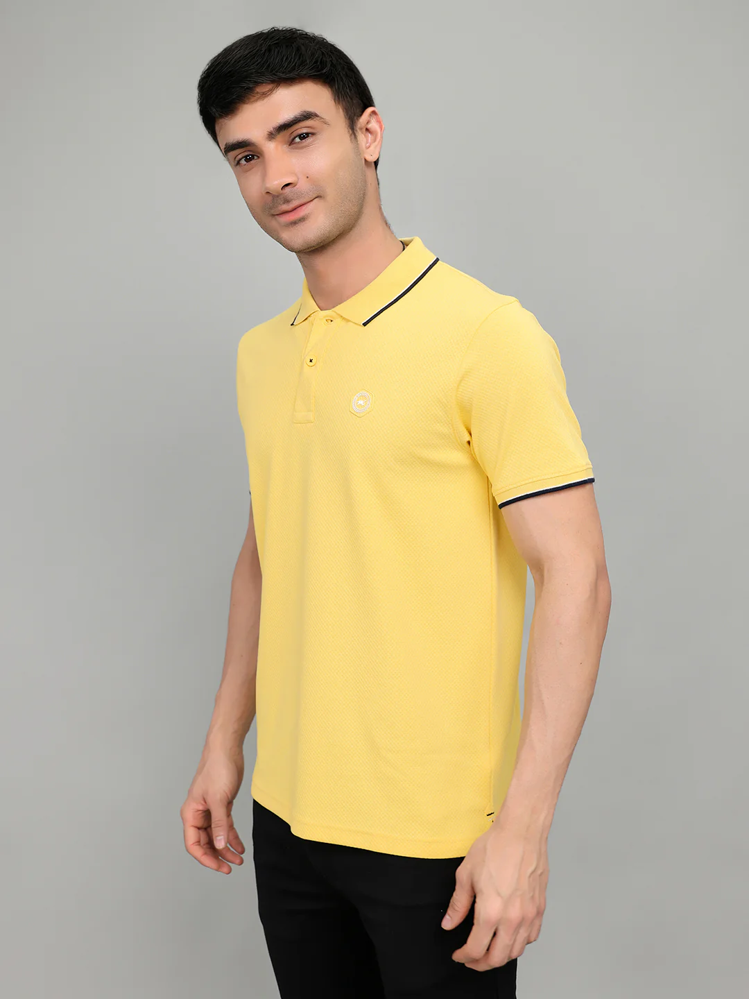 Men Yellow Solid Collar Half Sleeve T-Shirt - Image 2
