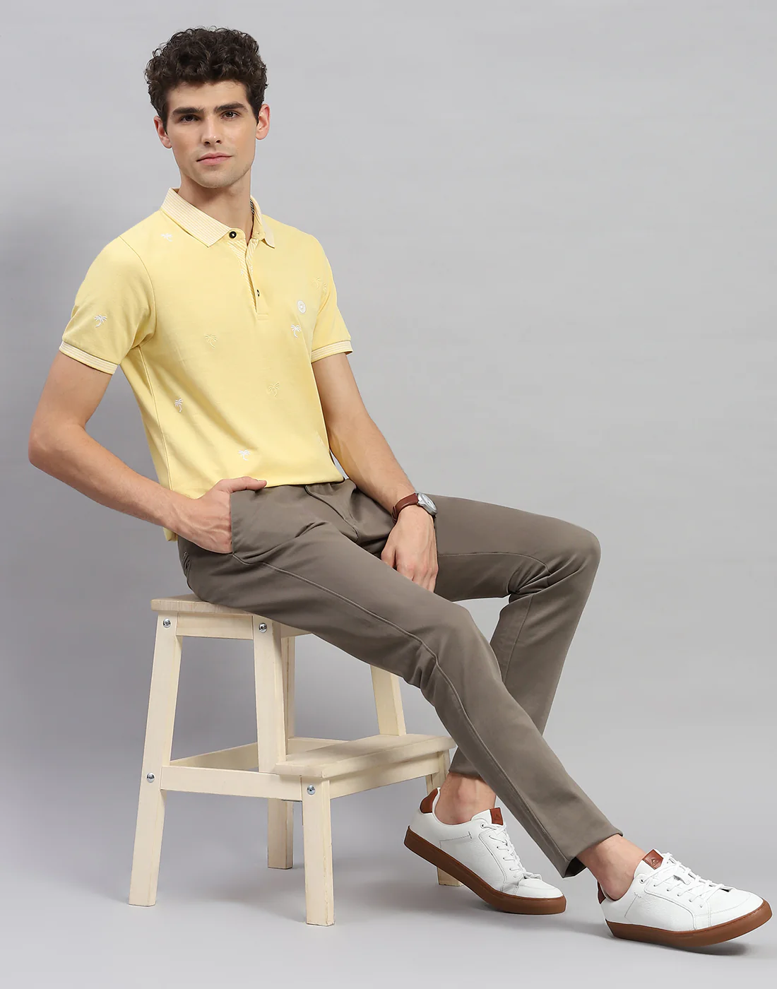 Men Yellow Solid Polo Collar Half Sleeve T-Shirt - Image 2