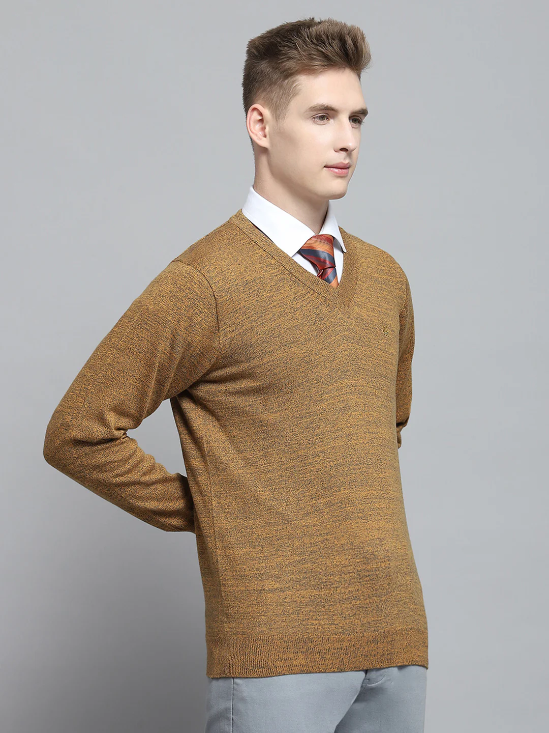 Men Yellow Solid V Neck Full Sleeve Pullover - Image 4