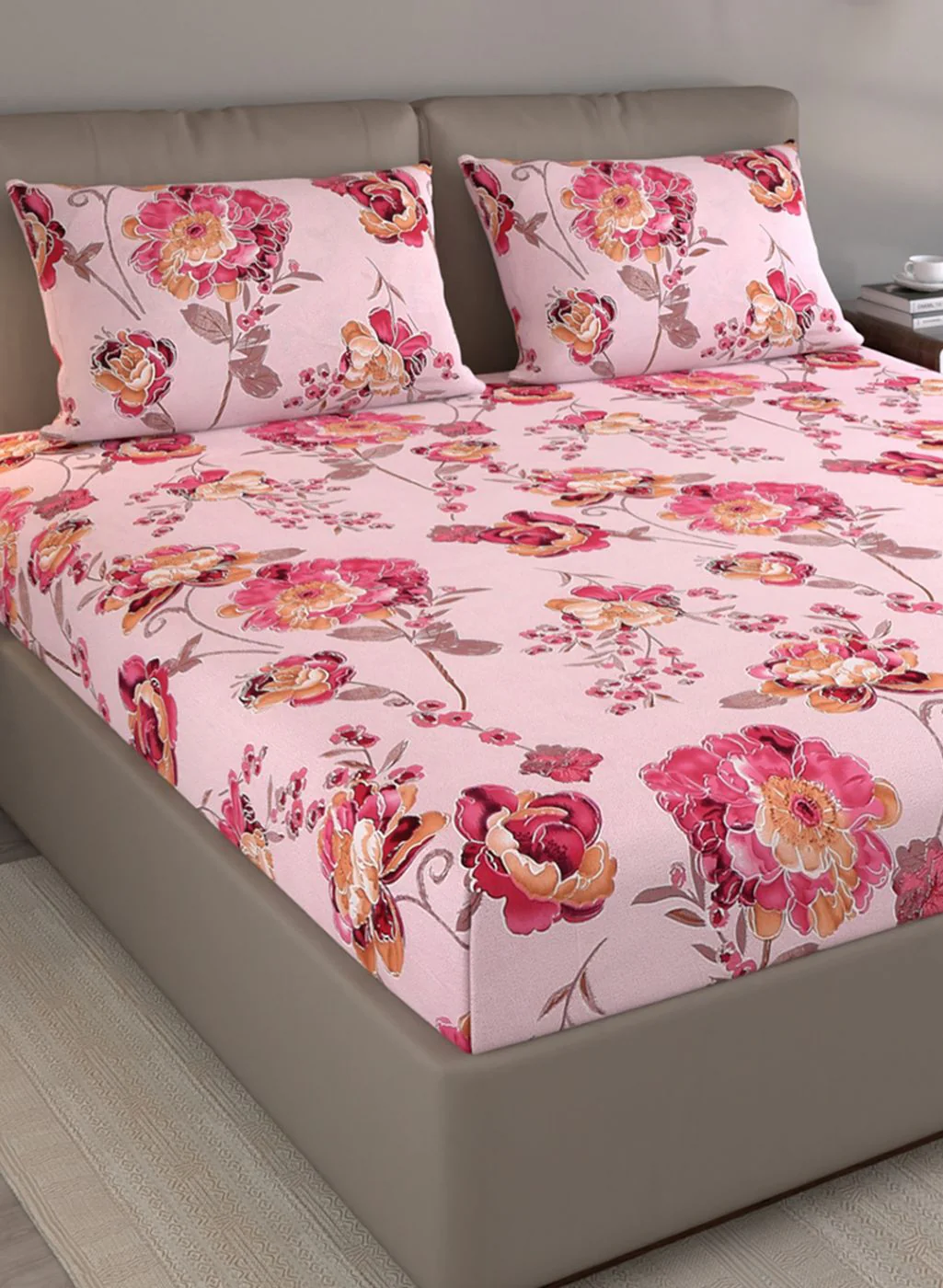 130 GSM Polyester Queen Bedsheet with 2 Pillow Covers - Image 4