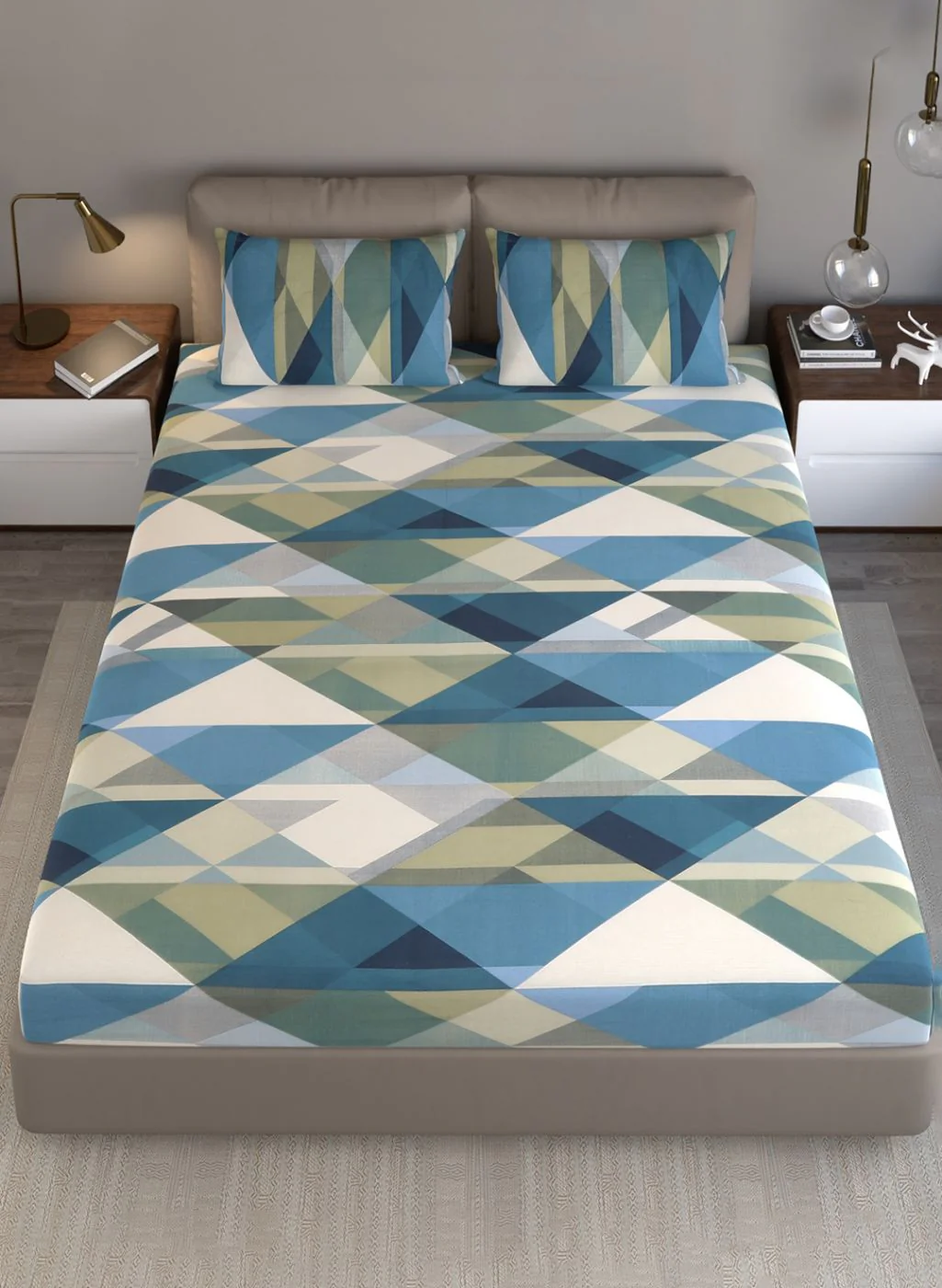 140TC Pure Cotton Queen Bedsheet with 2 Pillow Covers - Image 3