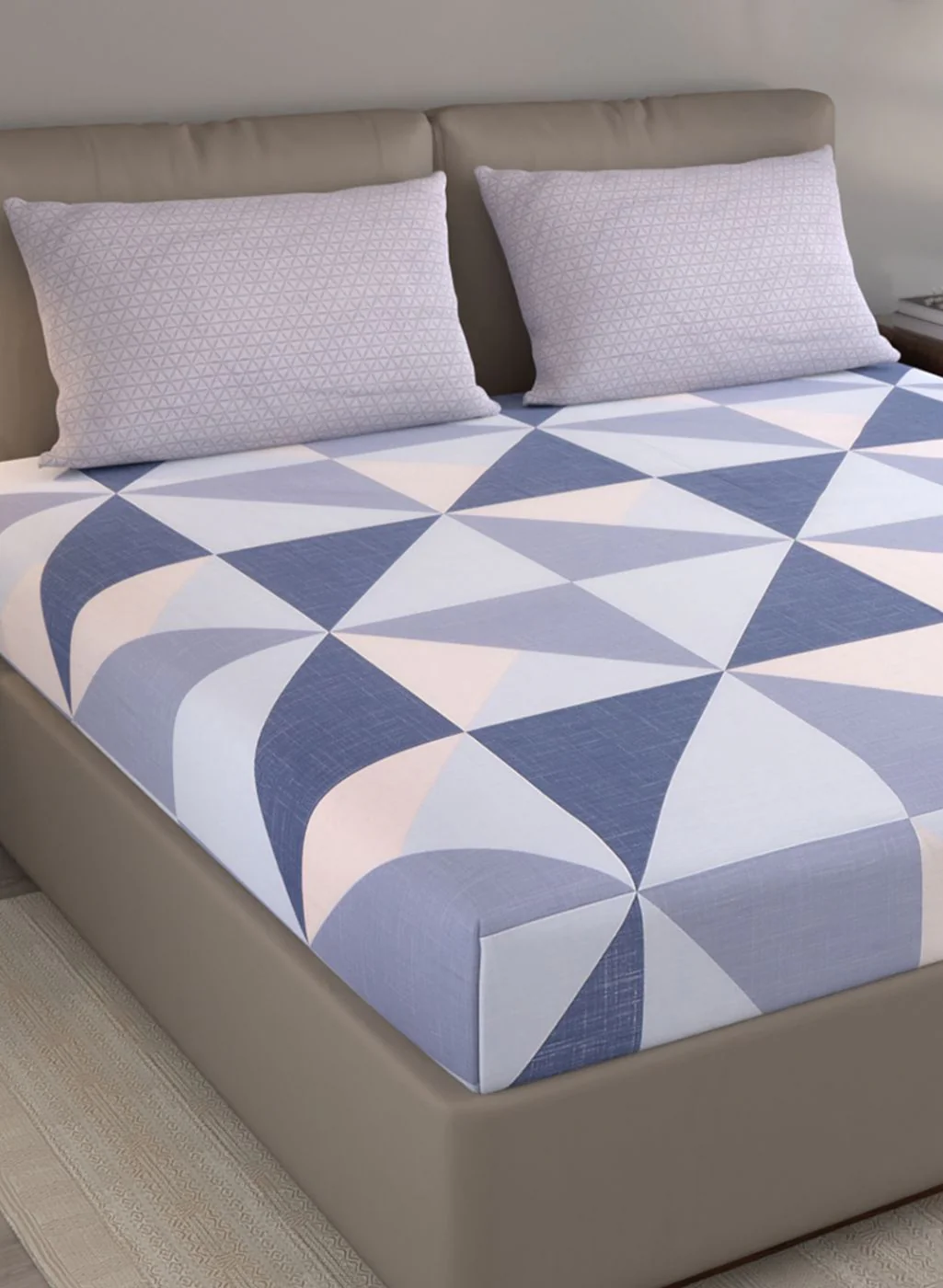 200TC Pure Cotton Queen Bedsheet with 2 Pillow Covers - Image 4
