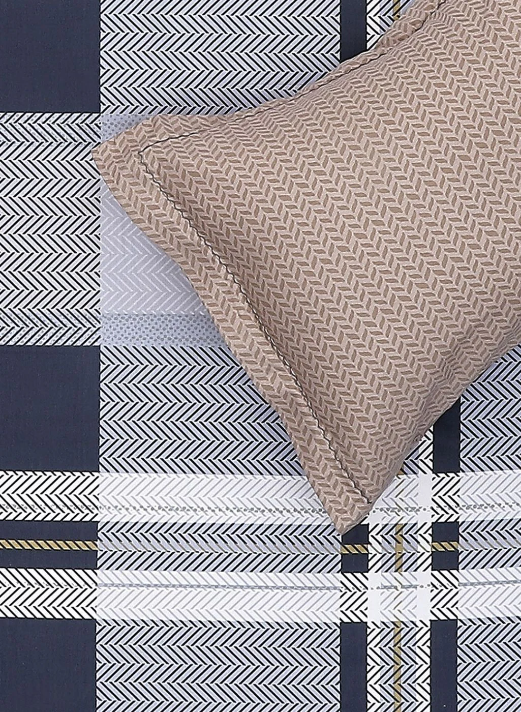 200TC Pure Cotton Queen Bedsheet with 2 Pillow Covers - Image 5