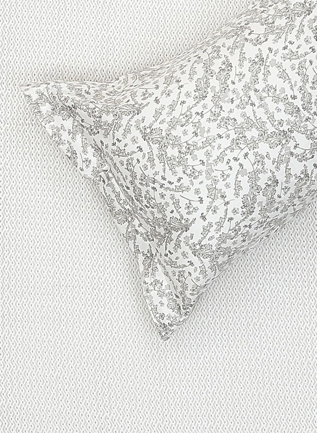 210TC Pure Cotton Queen Bedsheet with 2 Pillow Covers - Image 5