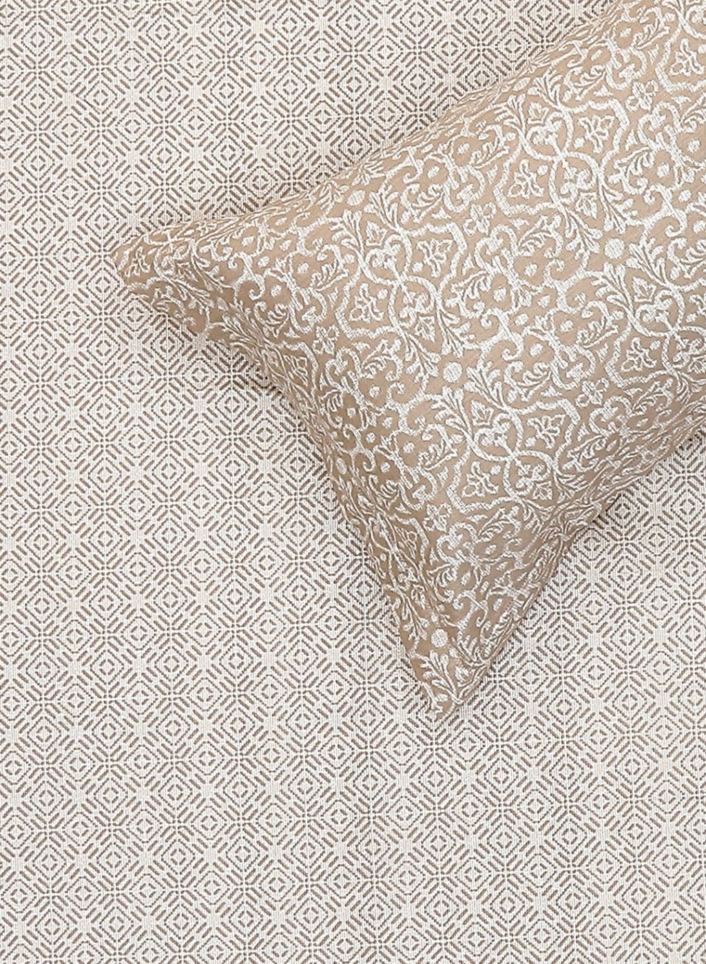 210TC Pure Cotton Queen Bedsheet with 2 Pillow Covers - Image 5