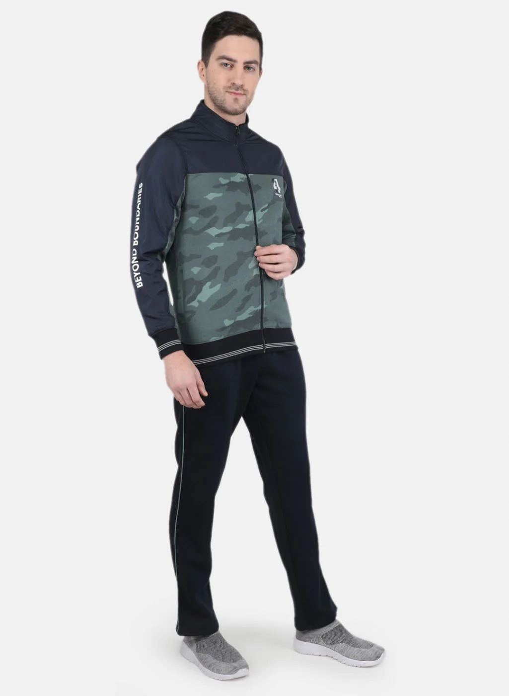 Men Green Solid Tracksuit - Image 7