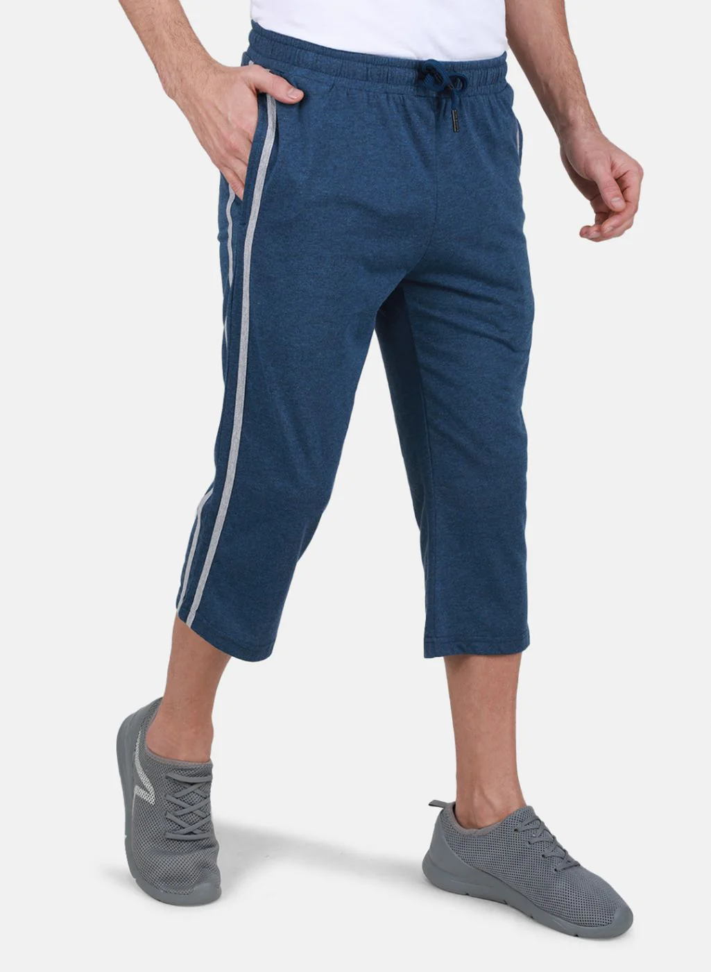 Men NAvy Blue Solid Capri - Image 6