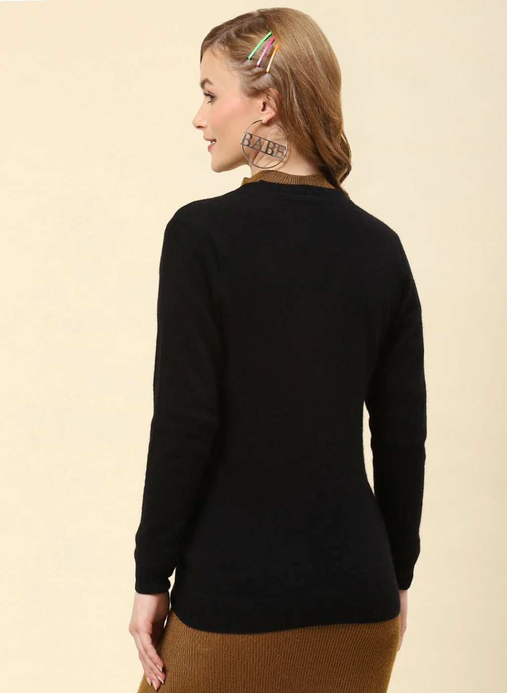 Women Black Solid Lamb wool Cardigan - Image 5