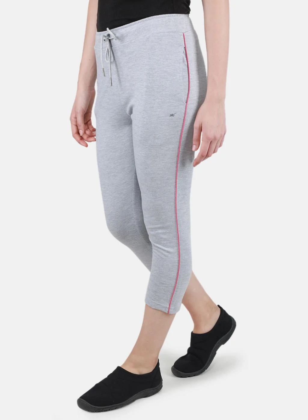 Women Grey Solid Capri - Image 2