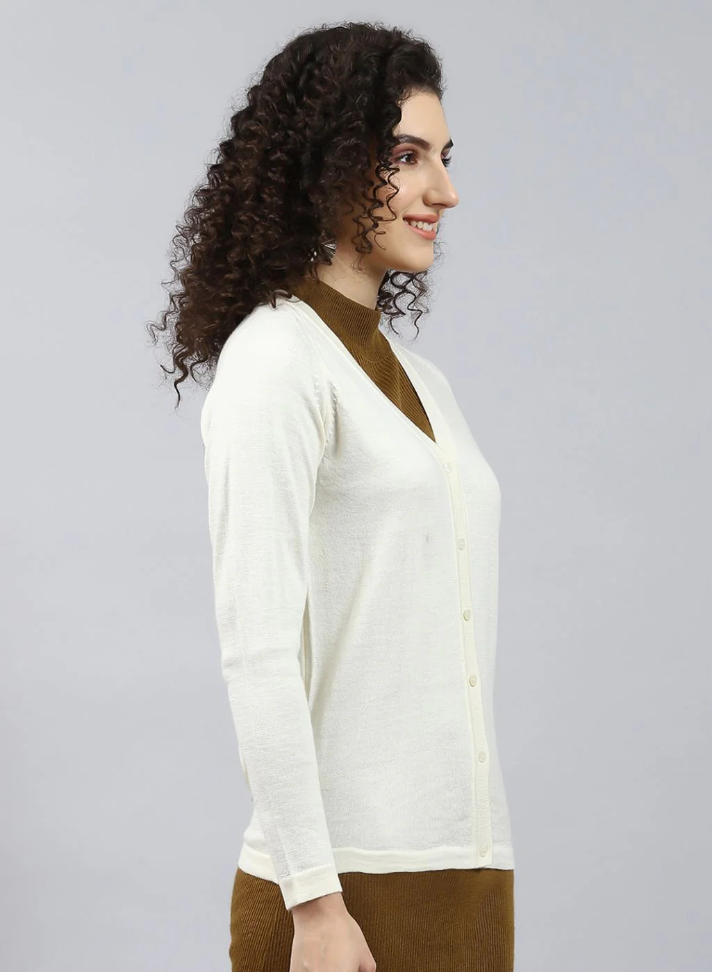 Women Off White Solid Pure wool Cardigan - Image 4