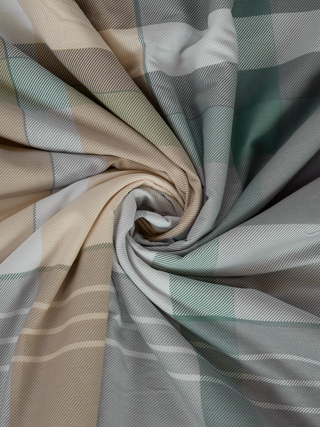 Premium Checked Double Bed 3 Ply 100 GSM Comforter Classique Warm Hug Collection Weight 2.5 kg - Image 10