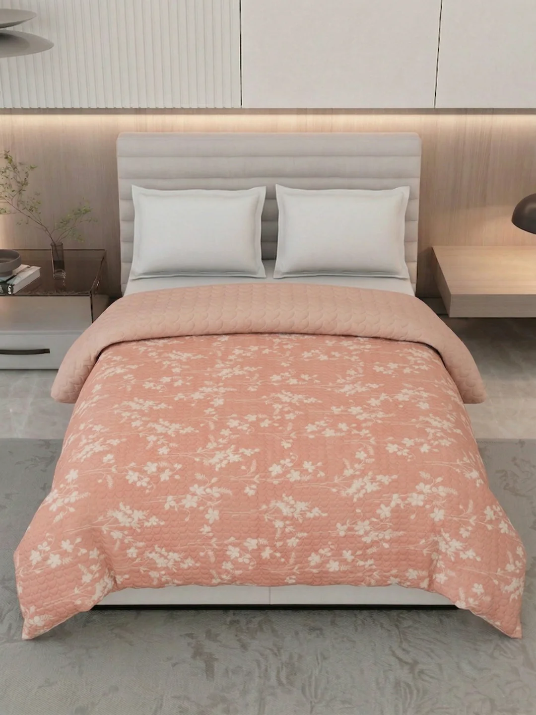 Premium Interlocking Motif Double Bed 3 Ply 200 GSM Comforter Cozy Flannel Collection Weight 2.8 kg - Image 4