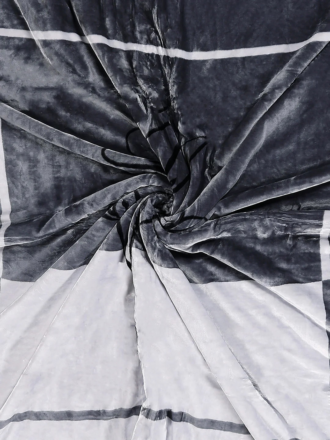 Printed Double Bed 3 Ply, 909 GSM Blanket for Heavy Winter - (Wild Side) - Image 7