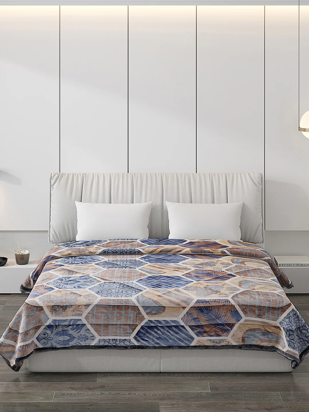 Printed Polyester Double Bed Comforter for Winter - Image 3