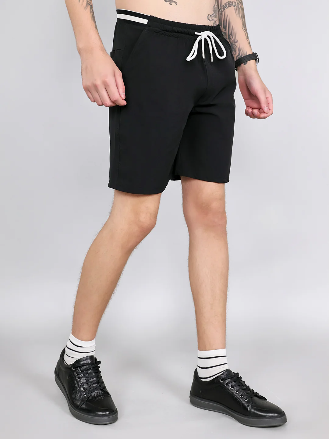 Rock.it Men Black Solid Regular Fit Shorts - Image 2