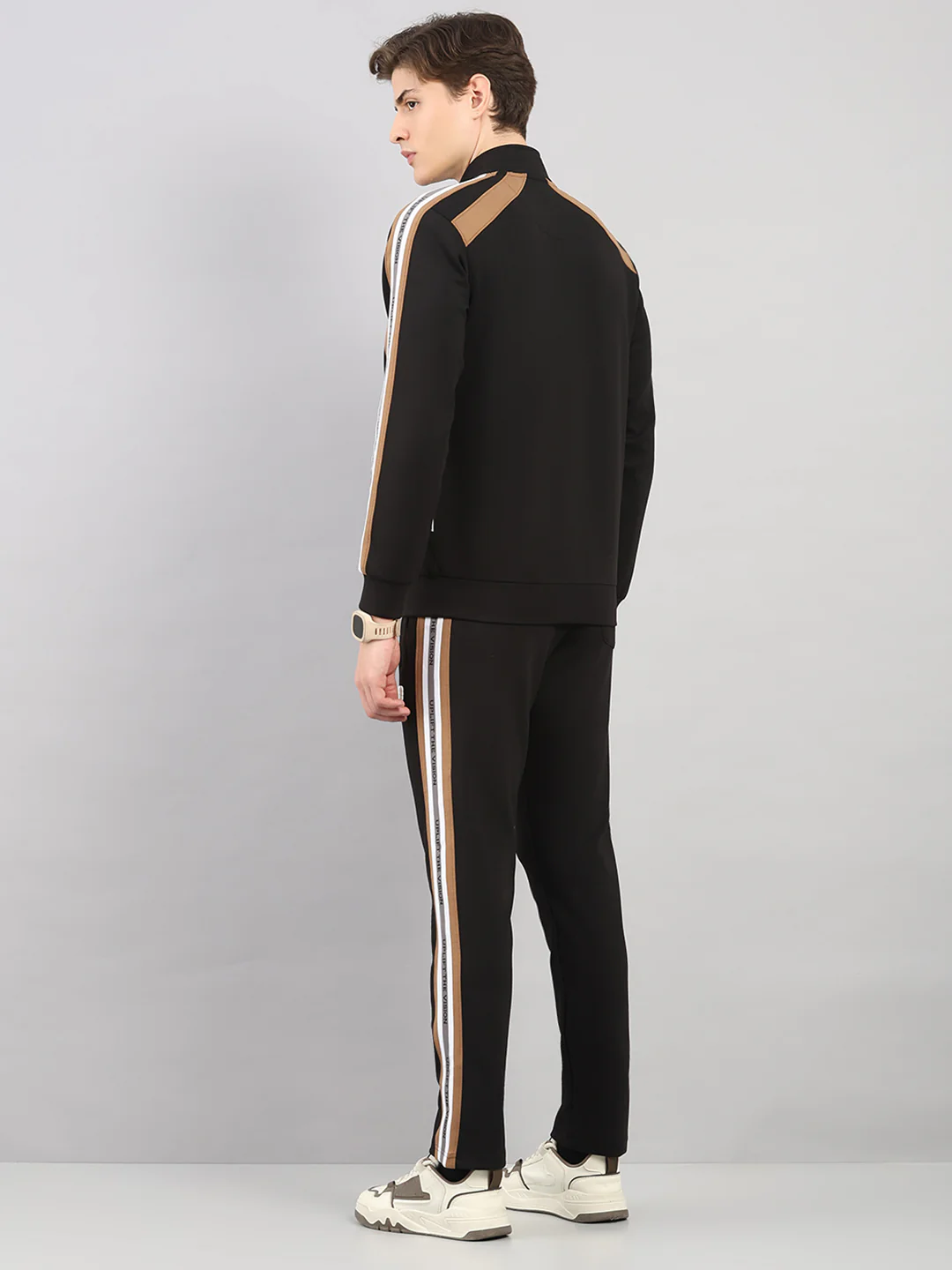 Rock.it Men Black Solid Round Neck Sleeveless Winter Tracksuit - Image 5