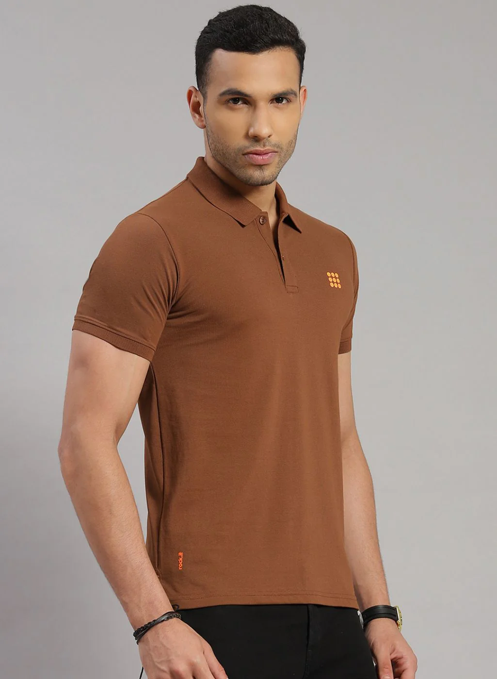 Rock.it Men Brown Solid T-Shirt - Image 4