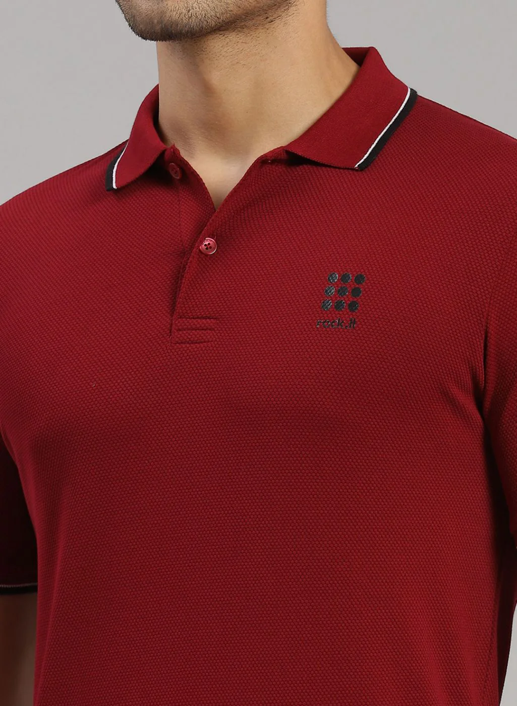 Rock.it Men Maroon Solid T-Shirt - Image 6