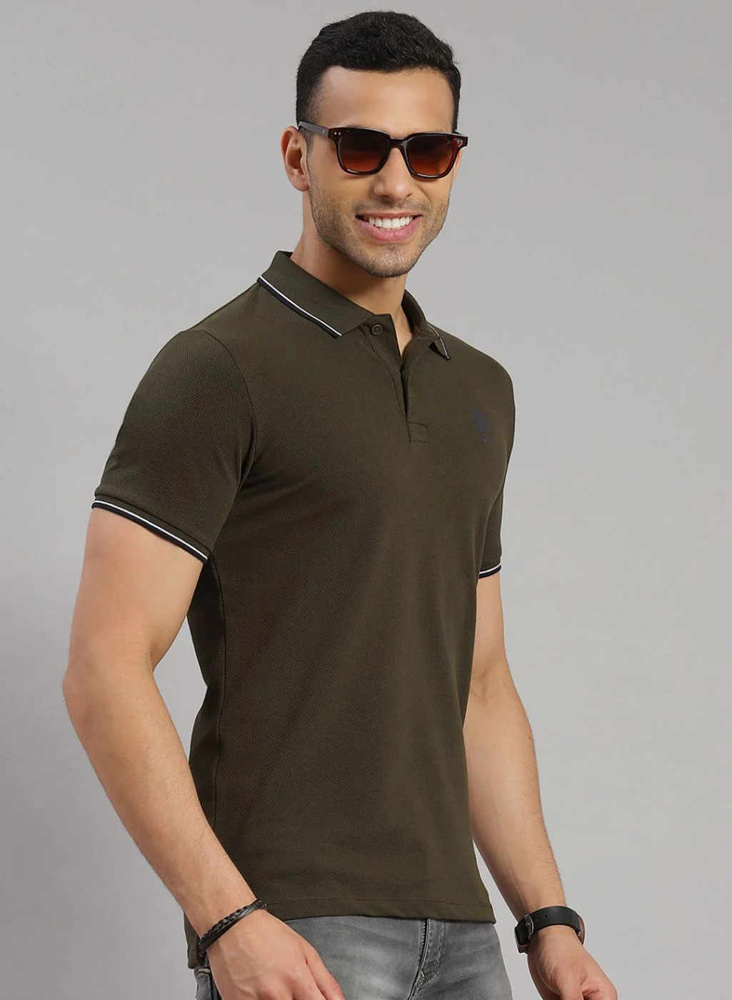 Rock.it Men Olive Solid T-Shirt - Image 4